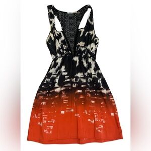 Multicolored short dress, lace back.